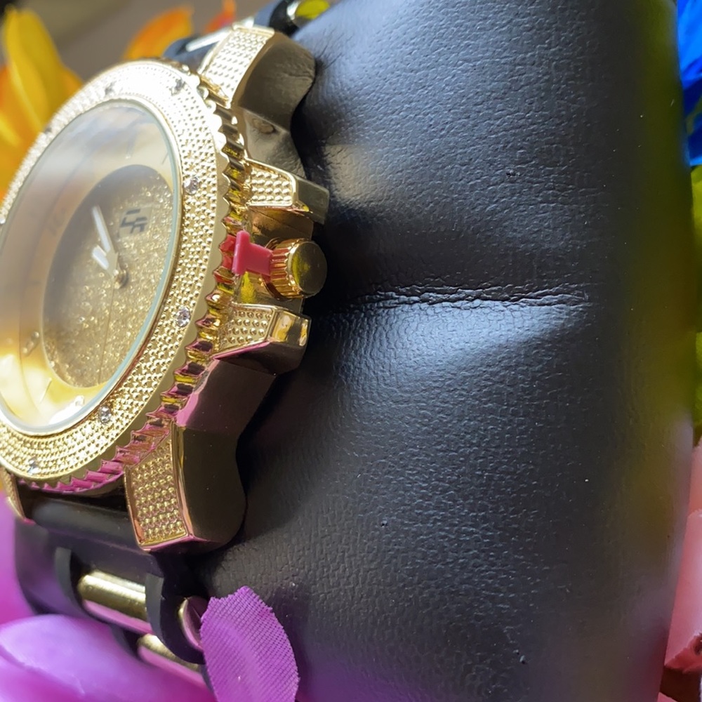NEW*MEN black silicon gold two tone big face watch - Picture 3 of 8